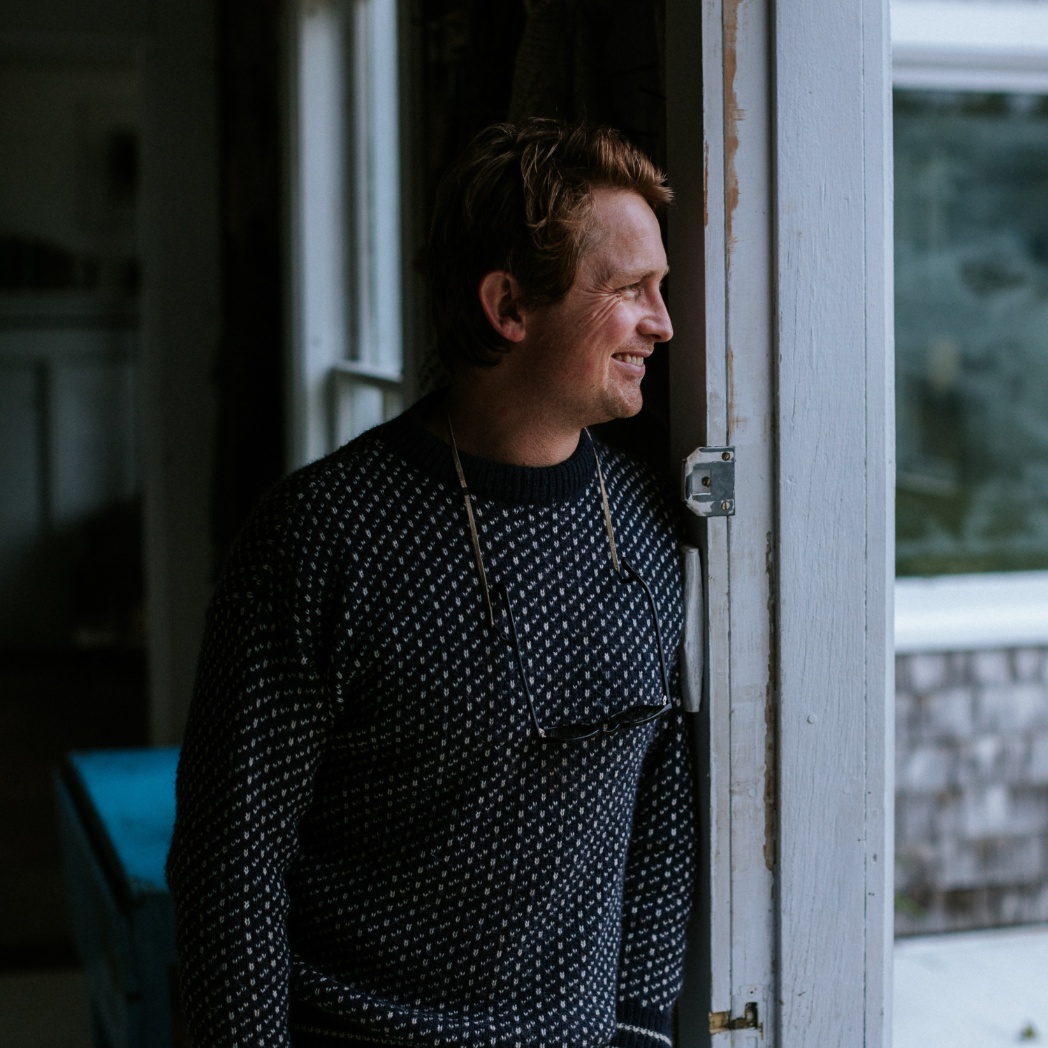 British wool nordic style fisherman sweater in white - ragg wool / birdseye style - navy blue - size medium - male model